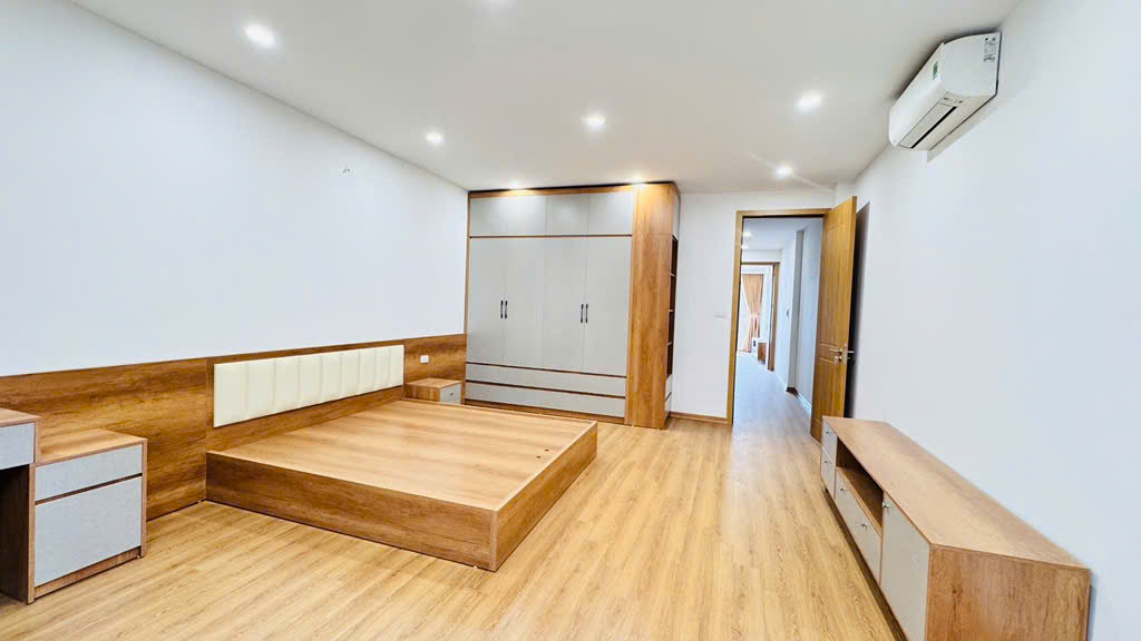 Vị trí vàng: Mặt ngõ Kim Đồng, Hoàng Mai, HN 58m², 5 tầng cách 1 nhà ra Mặt Phố, trung tâm giao thương, kinh doanh sầm uất.
